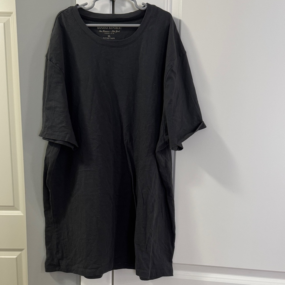 Banana Republic Men's Charcoal Tee